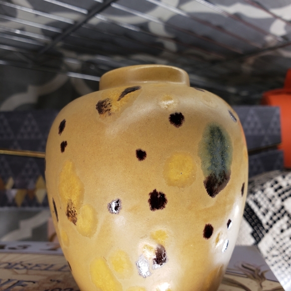 Arnels Art vase 5in tall - Picture 2 of 3